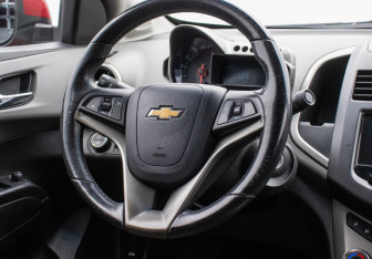 Подержанный автомобиль Chevrolet Aveo Sedan 2013 года (13 фото)