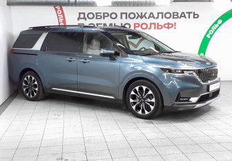 Подержанный автомобиль Kia Carnival 2020 года (3 фото)