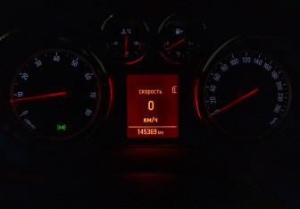 Подержанный автомобиль Opel Astra Sedan 2013 года (12 фото)