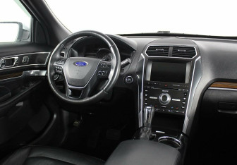 Подержанный автомобиль Ford Explorer 2016 года (6 фото)