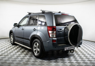 Подержанный автомобиль Suzuki Grand Vitara 2007 года (7 фото)