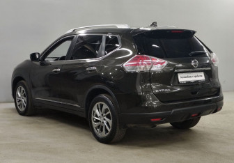 Подержанный автомобиль Nissan X-Trail 2017 года (7 фото)