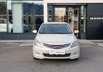 Подержанный автомобиль Hyundai Solaris Sedan 2015 года (2 фото)