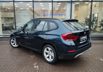 Подержанный автомобиль BMW X1 2012 года (6 фото)