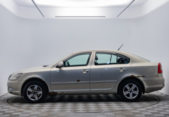 Подержанный автомобиль Mitsubishi Pajero Sport 2020 года (8 фото)