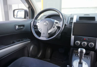 Подержанный автомобиль Nissan X-Trail 2013 года (13 фото)