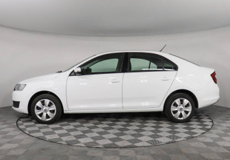 Подержанный автомобиль Skoda Rapid Liftback 2018 года (8 фото)