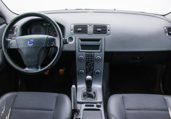 Подержанный автомобиль Volvo C30 2009 года (13 фото)