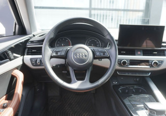Подержанный автомобиль Audi A4 Sedan 2022 года (13 фото)