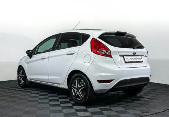 Подержанный автомобиль Ford Fiesta Hatchback 2011 года (7 фото)
