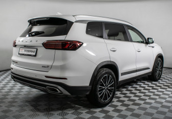 Подержанный автомобиль Chery Tiggo 8 Pro 2023 года (5 фото)
