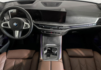 Подержанный автомобиль BMW X5 2025 года (11 фото)