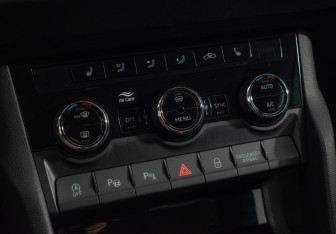 Подержанный автомобиль Skoda Karoq 2020 года (13 фото)