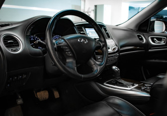 Подержанный автомобиль Infiniti QX60 2018 года (7 фото)