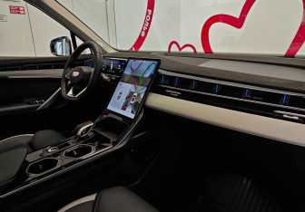 Подержанный автомобиль Geely Atlas 2024 года (7 фото)