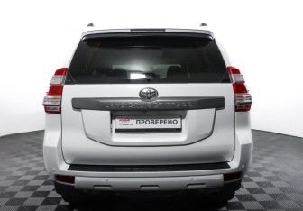 Подержанный автомобиль Toyota Land Cruiser Prado 2016 года (6 фото)