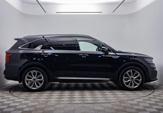 Подержанный автомобиль Kia Sorento 2022 года (6 фото)