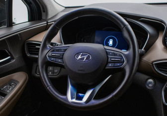 Подержанный автомобиль Hyundai Santa Fe 2018 года (15 фото)