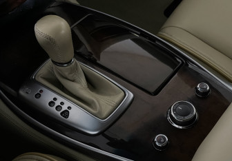 Подержанный автомобиль Infiniti JX 2013 года (18 фото)
