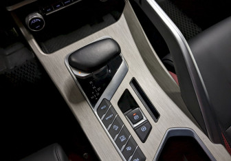 Подержанный автомобиль Geely Coolray 2023 года (28 фото)