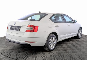 Подержанный автомобиль Skoda Octavia Liftback 2018 года (5 фото)