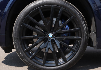 Подержанный автомобиль BMW X5 2022 года (28 фото)
