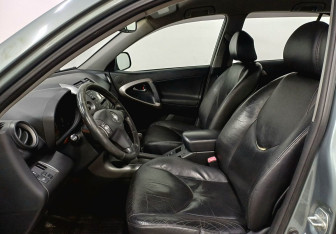 Подержанный автомобиль Toyota RAV4 2008 года (20 фото)