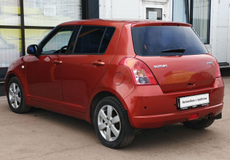 Подержанный автомобиль Suzuki Swift Hatchback 2008 года (7 фото)
