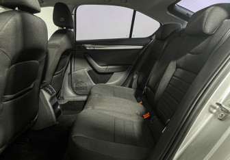 Подержанный автомобиль Skoda Octavia Liftback 2014 года (10 фото)