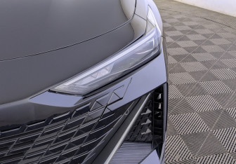 Подержанный автомобиль Changan UNI-V 2022 года (11 фото)