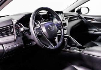 Подержанный автомобиль Toyota Camry Sedan 2021 года (12 фото)