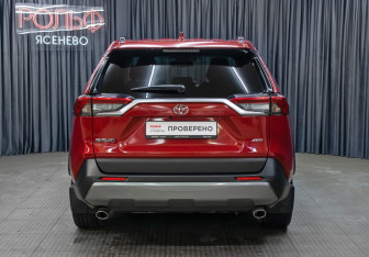 Подержанный автомобиль Toyota RAV4 2021 года (6 фото)