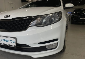 Подержанный автомобиль Kia Rio Sedan 2015 года (9 фото)