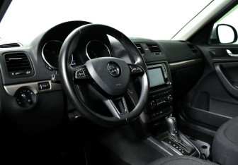 Подержанный автомобиль Skoda Yeti 2015 года (10 фото)