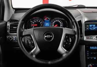 Подержанный автомобиль Chevrolet Captiva 2013 года (11 фото)