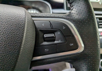 Подержанный автомобиль Hongqi H5 2022 года (6 фото)