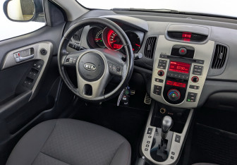 Подержанный автомобиль Kia Cerato Sedan 2009 года (28 фото)