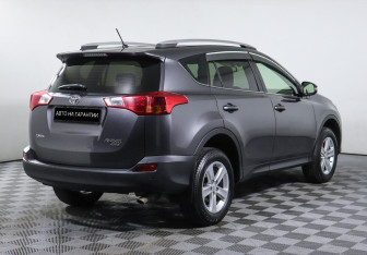 Подержанный автомобиль Toyota RAV4 2013 года (3 фото)