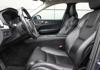 Подержанный автомобиль Volvo XC60 2019 года (15 фото)