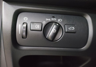 Подержанный автомобиль Volvo V40 Cross Country 2017 года (18 фото)