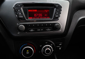 Подержанный автомобиль Kia Rio Hatchback 2013 года (17 фото)