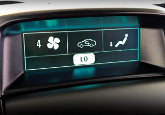 Подержанный автомобиль Chevrolet Orlando 2011 года (25 фото)