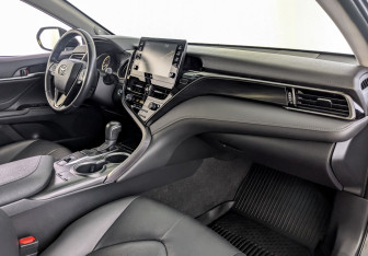 Подержанный автомобиль Toyota Camry Sedan 2021 года (11 фото)