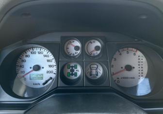 Подержанный автомобиль Mitsubishi Pajero 2006 года (10 фото)