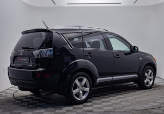 Подержанный автомобиль Mitsubishi Outlander 2008 года (5 фото)