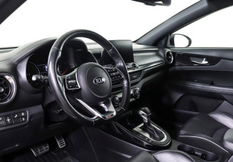 Подержанный автомобиль Kia Cerato Sedan 2019 года (11 фото)