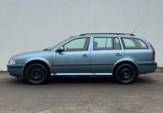 Подержанный автомобиль Skoda Octavia Wagon 2010 года (8 фото)