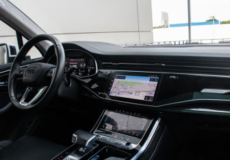 Подержанный автомобиль Audi Q7 2021 года (26 фото)