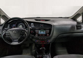 Подержанный автомобиль Kia Ceed Hatchback 2015 года (22 фото)