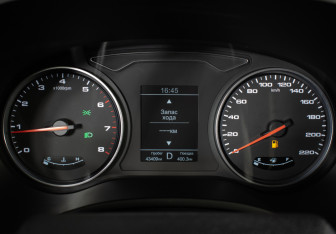 Подержанный автомобиль Москвич 3 2023 года (15 фото)